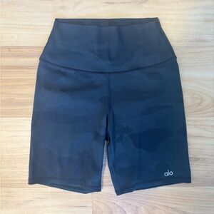 ALO Yoga Dark Camo Shorts